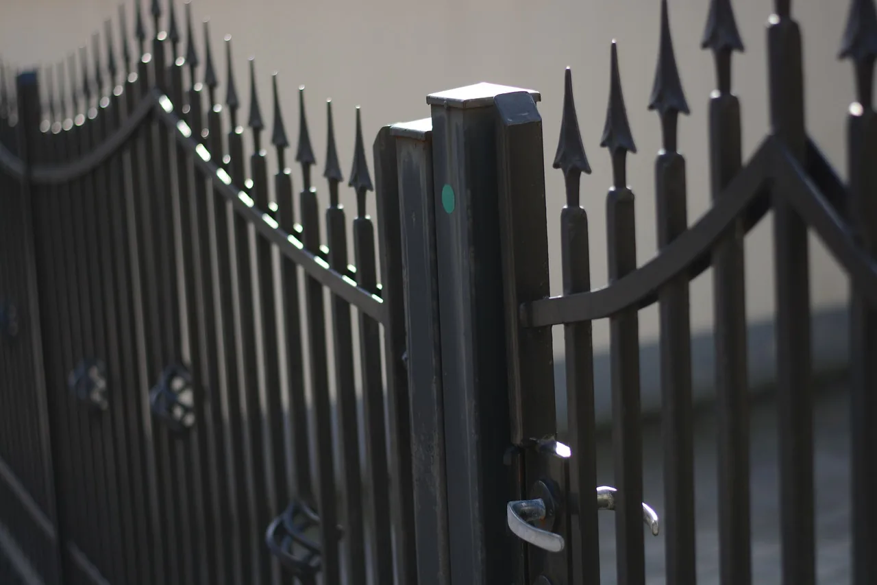 Driveway gate and operator in Killeen, TX